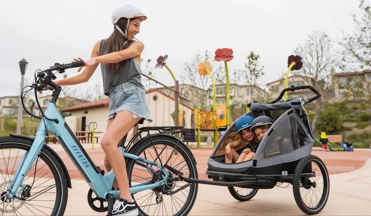 Babies in bike trailers best sale